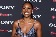 Issa Rae bereikt CinemaCon 2023 in spijkerjurk en sandalen met bandjes – Schoeiselnieuws
