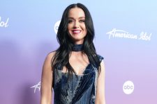 Katy Perry draagt ​​patchwork-denimjurk en plateauzolen voor ‘American Idol’ – Schoeiselnieuws